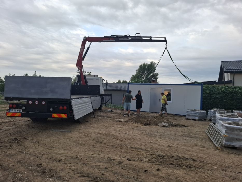 Transport containere - camion macara