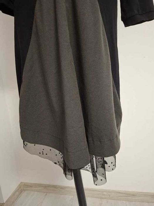 Rochie Wendy Trendy,neagră, asimetrica, cu tul și decupaj la spate, mărimea L