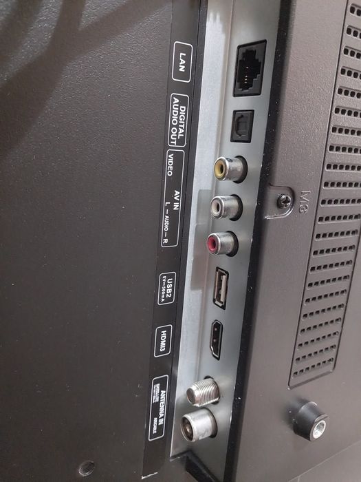 Большой 4К смарт телевизор AVA 140см