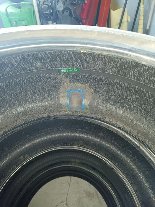 Продам резину 265 40 R22