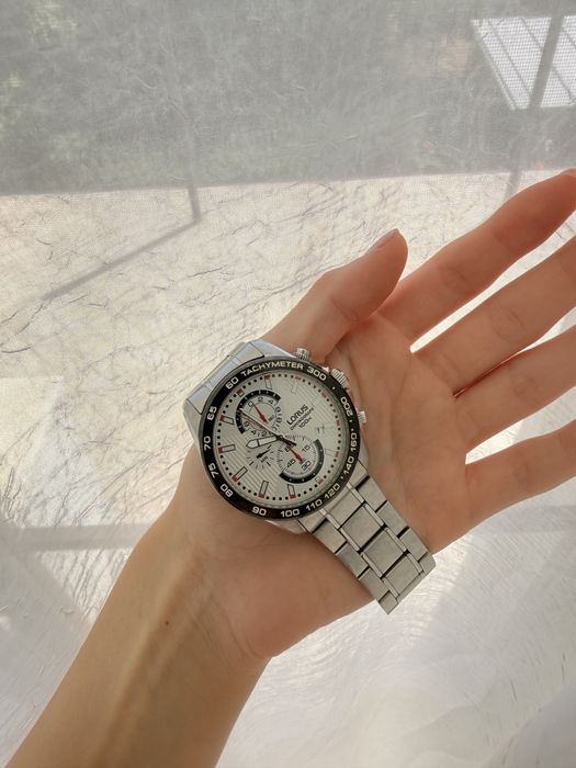 Часовник Lorus RM331GX9 от колекция Gents Sport.