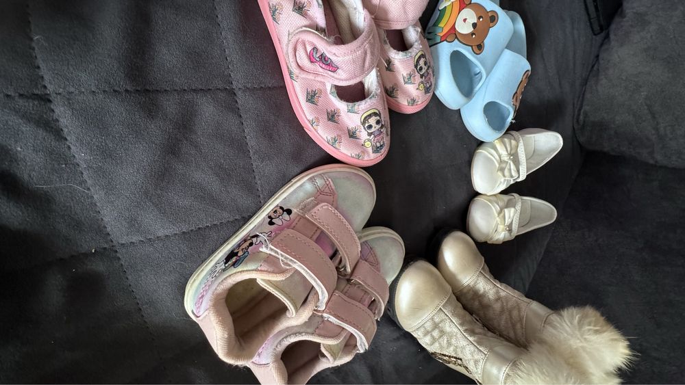 Обувь на девочку, кроссовки