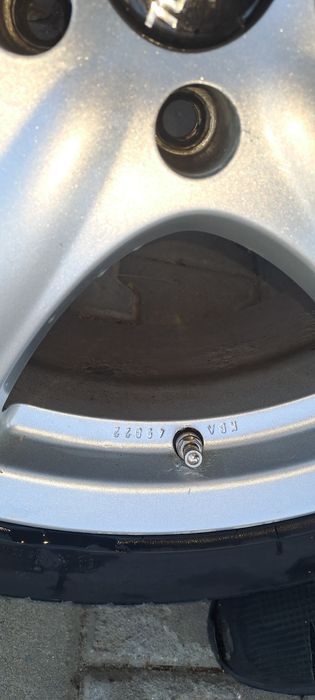 Set jante aliaj 225/45/R18,marca RONAL ,cu cauciucuri de iarnă montate