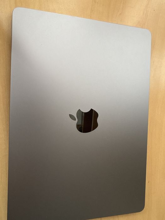 MacBook Air M3 2024