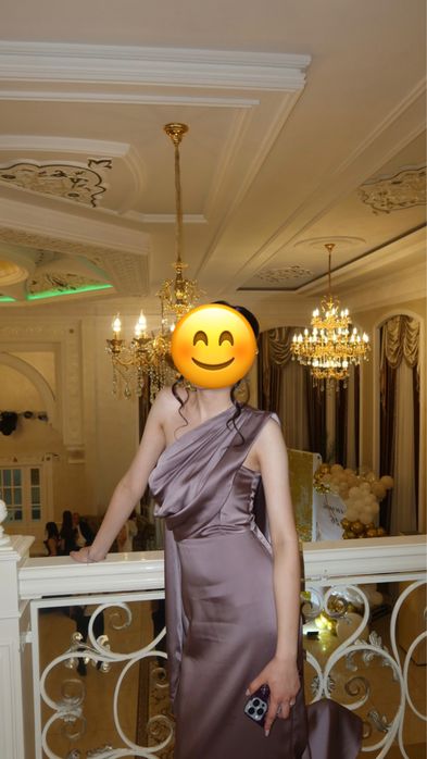 Вечернее платье из атласа