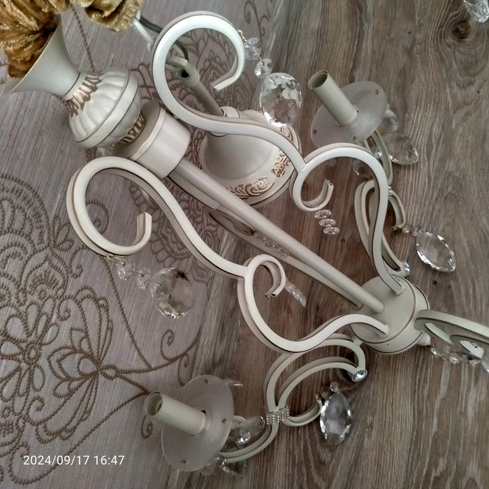 Люстры продаются 2 шт.