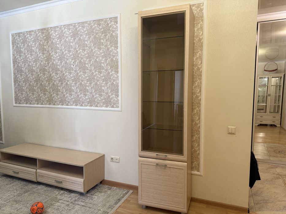 Витрина с консолем