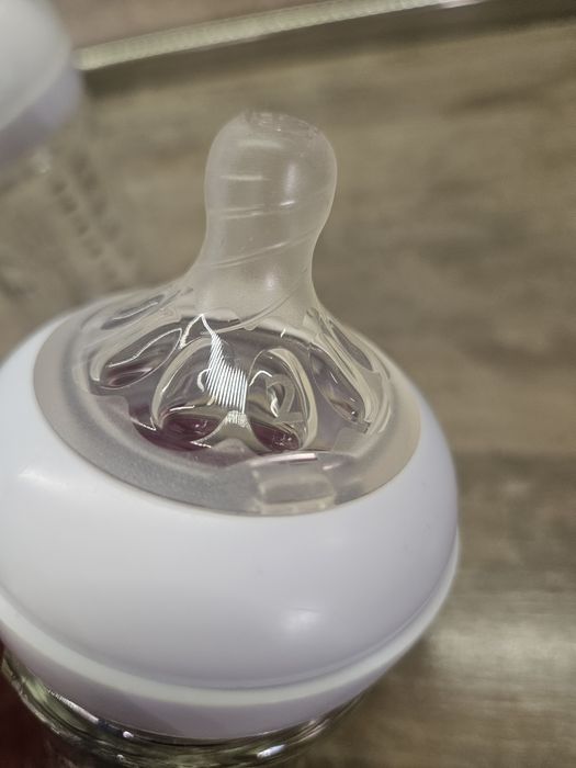 Стъклени шишета и залъгалки Avent