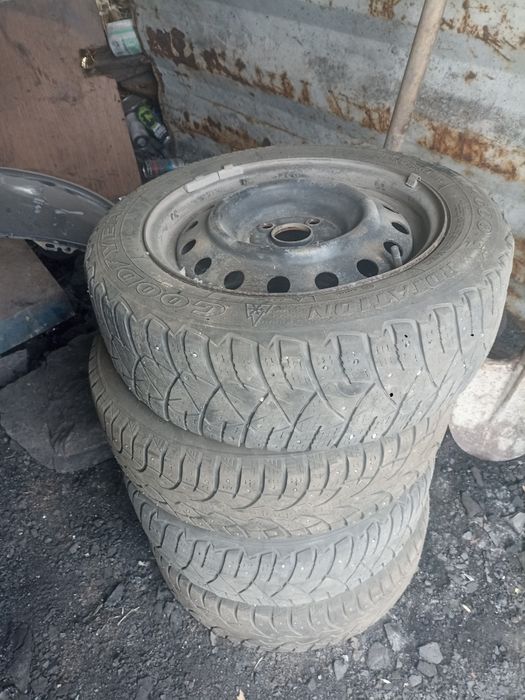 Продам комплект колес