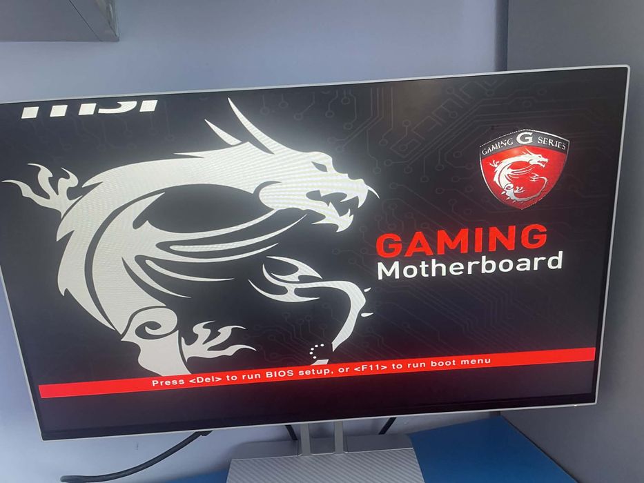 Unitate monitor  tastatura full. Setup