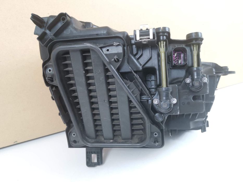 Ауди Q3 / Audi Q3 F3 Оригинален ляв фар Led в добро състояние