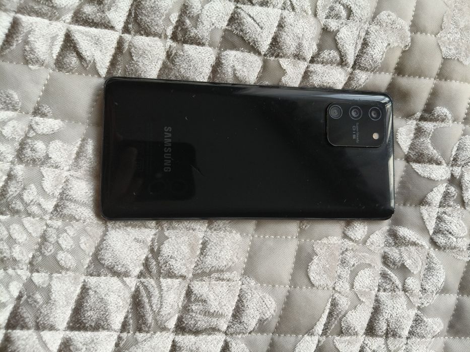 Самсунг Галакси с 10 Лайт