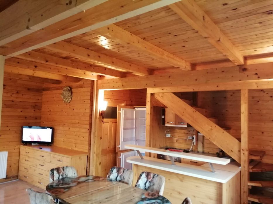 Spre închiriere se oferă cabană din lemn cu 3 camere