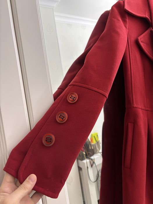 Красное пальто женское