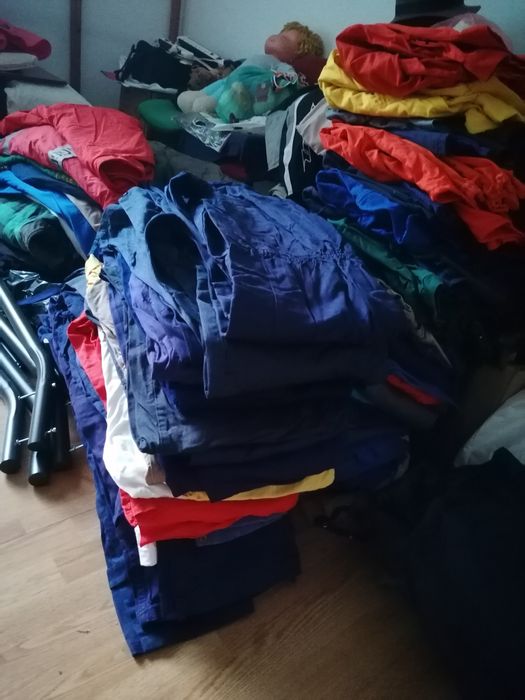 Vând salopete noi, f ieftin
