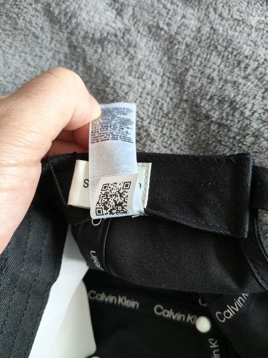 Calvin Klein șapcă cu logo scris brodat negru cu mov mărime oS noua originala