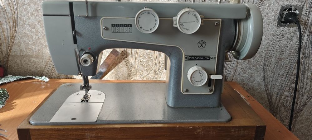 Продам швейную машину