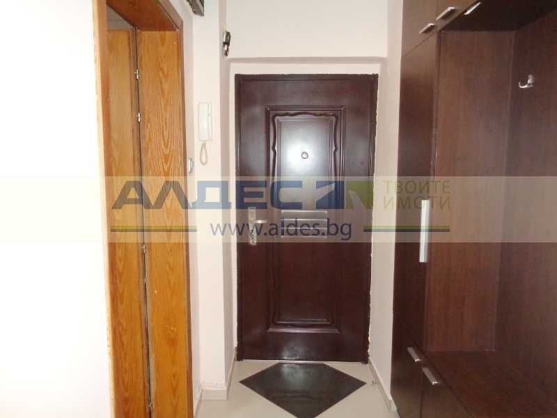 Дава се под наем Тристаен апартамент в София, Център - 78 кв.м за 714 € - Снимка #10