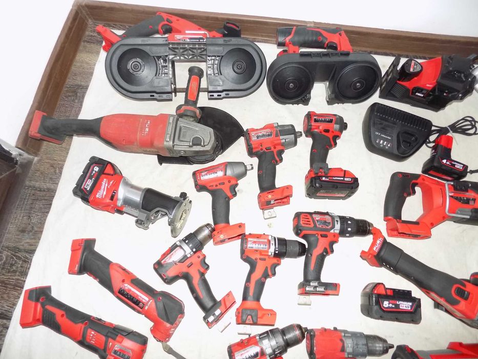 Fierastrau cu banda 12/18V Milwaukee M 18 FFN