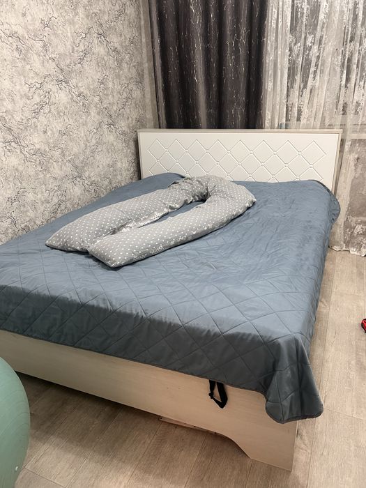 Продам спальный гарнитур