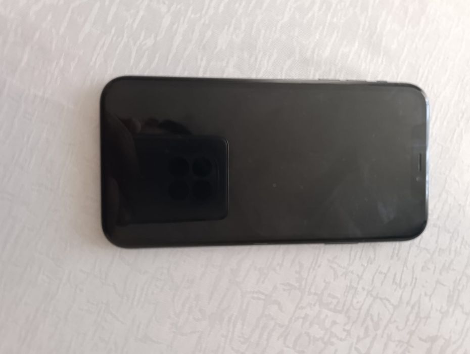 Продаю iPhone XR