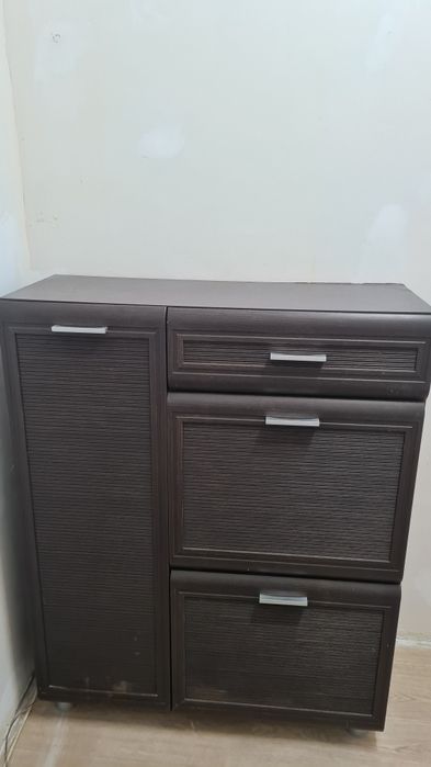 Продам комод в прихожую