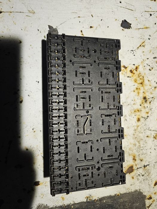 Гольф3 1.6 блок предохранителей