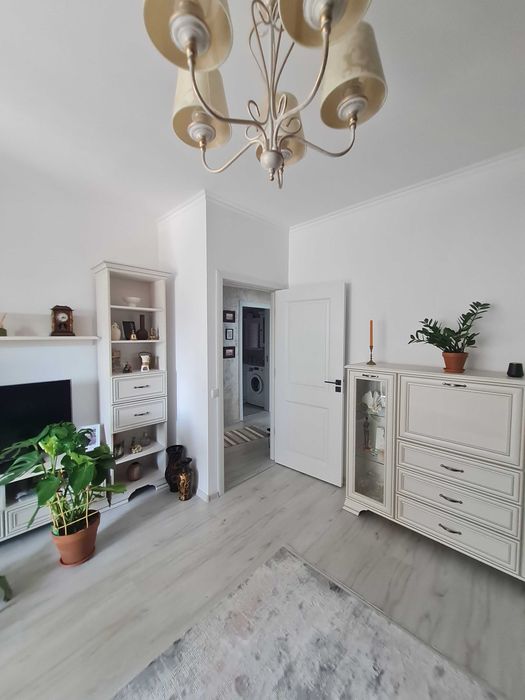 Vand apartament 3 camere bloc finalizat in 2023 situat pe str Sg Ilie Petre et 1/5,mobilat ,utilat +loc parcare privat ,108 mii negociabil.