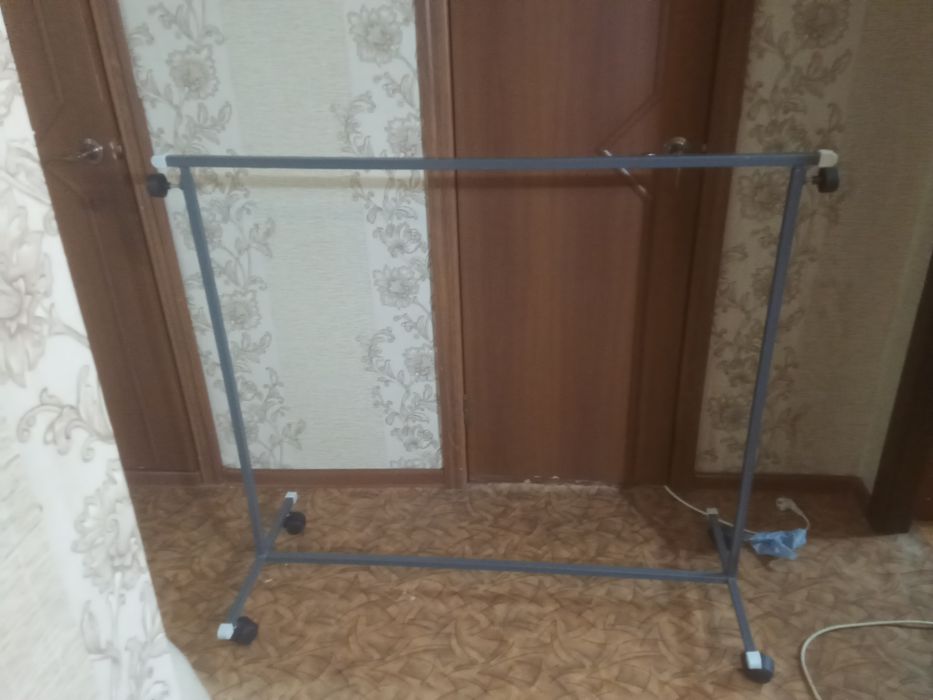 Продам вешалку для
