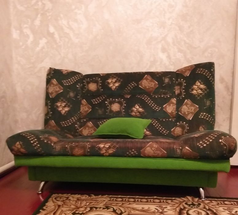 Срочно продам диван