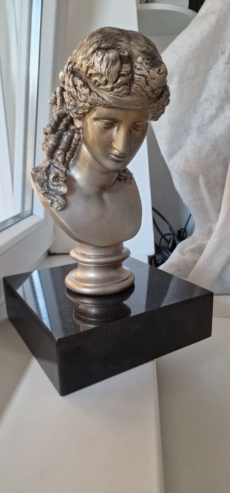 Statuetă bust deosebit