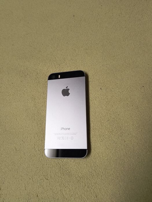 Iphone 5 s с кутия и зарядно