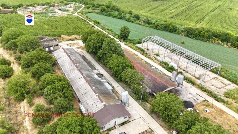 Продава се Промишлена сграда в с. Сандрово, Област Русе - 2465 кв.м за 151 €/кв.м - Снимка #5