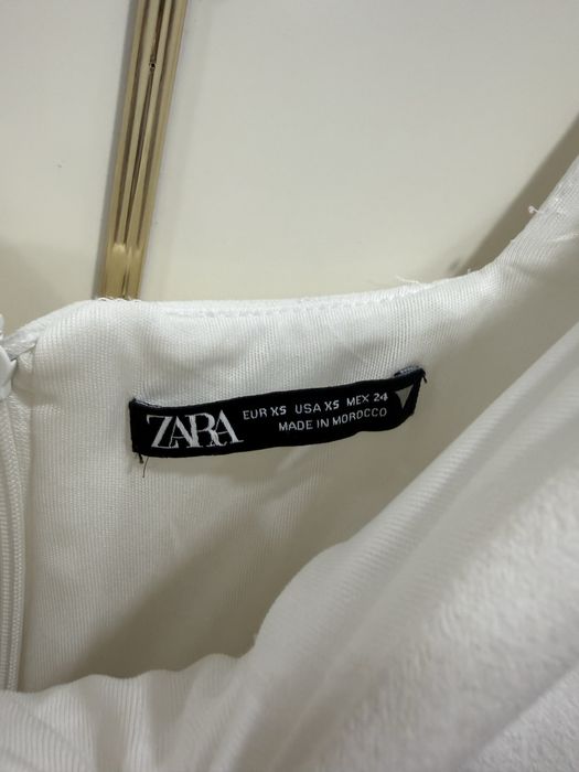 Бяла mini рокля с корсет