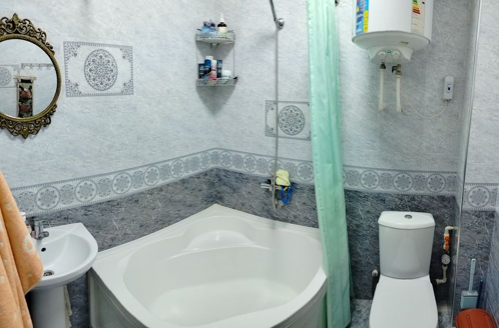 Продаётся квартира, ориентир 39 колледж, Аббос аптека. новостройка, дв