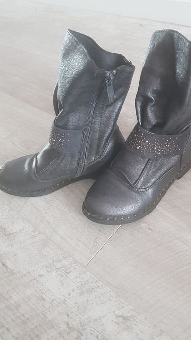 Отдам сапожки для девочки 29 размер