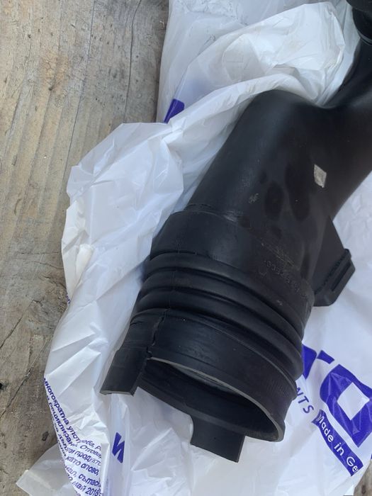 Продавам въздуховод / лястовица за 280/300/320CDI Mercedes