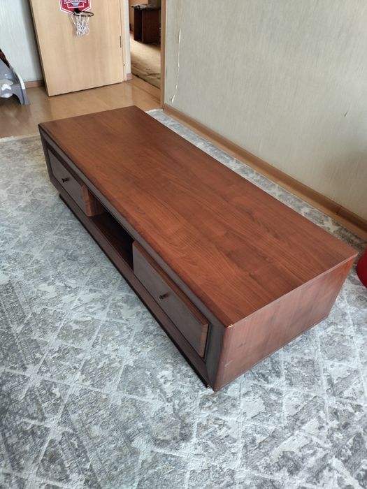 Продам тумбу под телевизор!!!