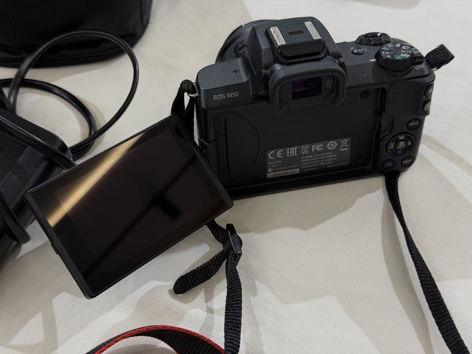 Камера Canon EOS M50