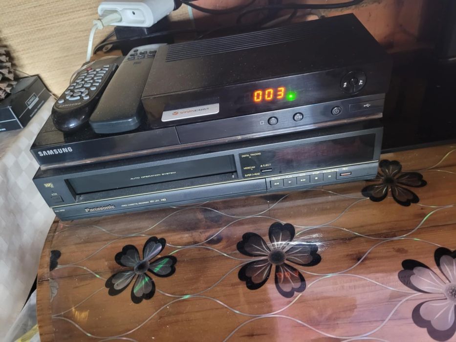 Сони 32 перфектно състояние  ново  комплект с видео и двд