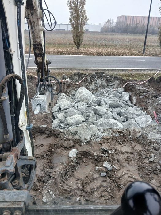 Închiriez buldoexcavator