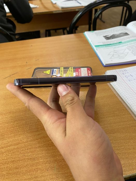 Продам Samsung s22