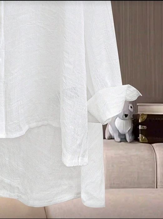 Дамска бяла  риза.