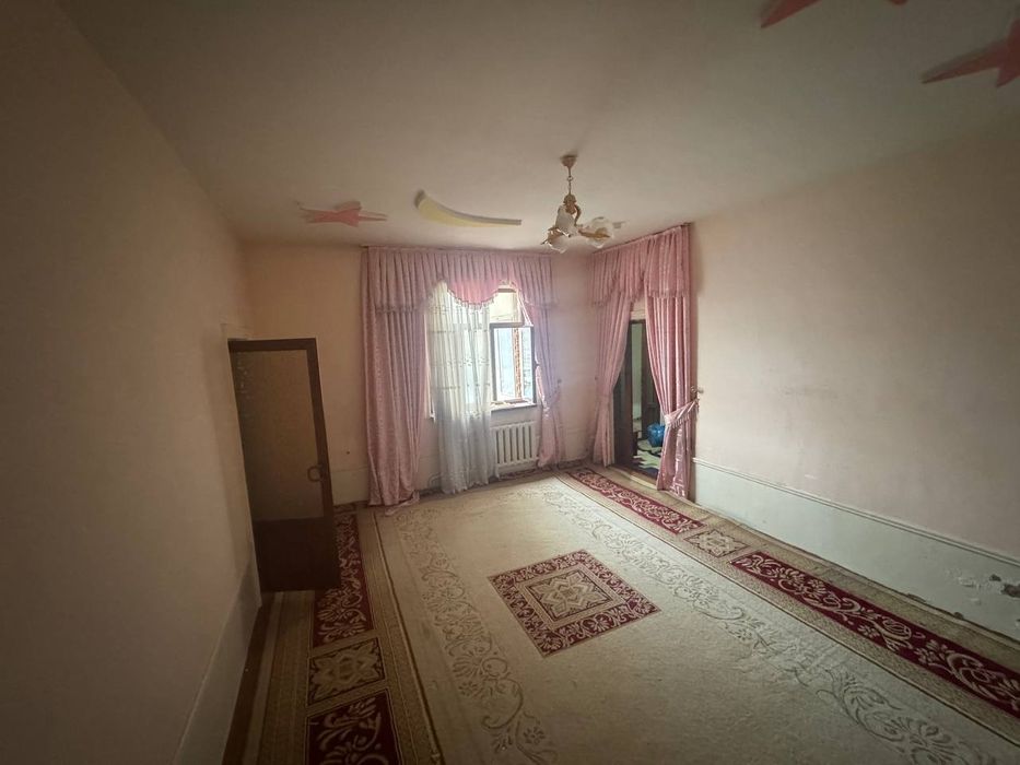 5хоналик 2,2соткли 2каватлик участок сотилади