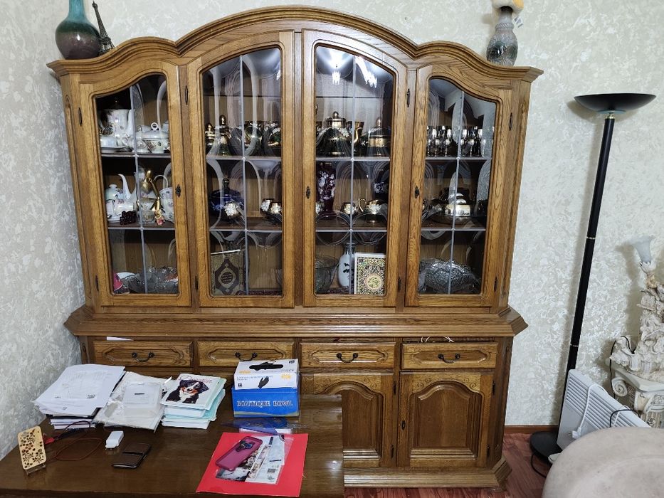 Сервант/горка для посуды