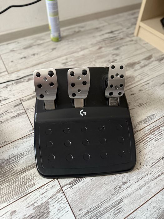 Vand Volan Logitech G923 in stare perfecta cu shifter