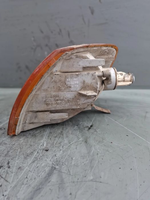 Lampa semnalizare fata dreapta 18-5103B Volkswagen VW Passat 1999