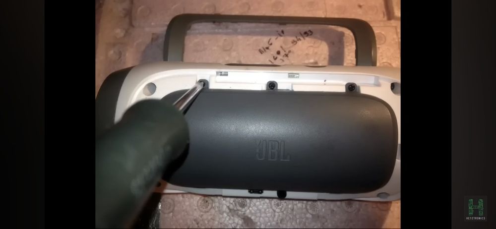 Inlocuire baterie boxe active, reparatii