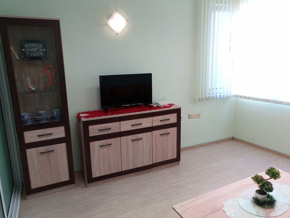 Дава се под наем Тристаен апартамент в Варна, Център - 94 кв.м за 820 € - Снимка #3