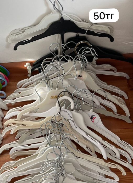 Продам вешалки для бутика